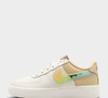 Os novos Nike Air Force 1 inspirados em sobremesas conquistam pelo visual criativo e pelo conforto. Em tons que lembram "sorvete de baunilha", o modelo aposta em detalhes divertidos sem abrir mão da elegância para o dia a dia