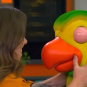 Tati Machado quebra o protocolo e leva intérprete do Louro Mané às lágrimas no ‘Mais Você’: ‘Te amo, Tati’