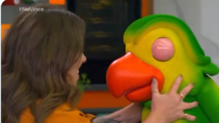 Tati Machado quebra o protocolo e leva intérprete do Louro Mané às lágrimas no ‘Mais Você’: ‘Te amo, Tati’