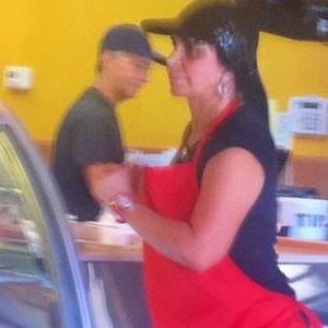 Gretchen alega que tudo era uma pegadinha para gravar um comercial do estabelecimento. A repercussão do caso também ajudou a complicar a situação da brasileira com o consulado