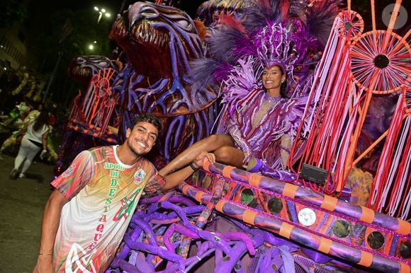 Pocah estava acompanhada do novo namorado