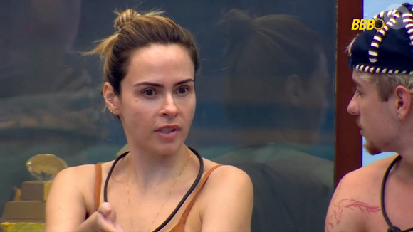 Ana Paula Renault chora no BBB 26 após relatar dificuldades para se alimentar na Xepa do reality da Globo