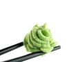A tonalidade 'wasabi', um verde suave e levemente pastel, surge como uma das apostas mais elegantes do inverno e transforma qualquer produção casual em um look atual