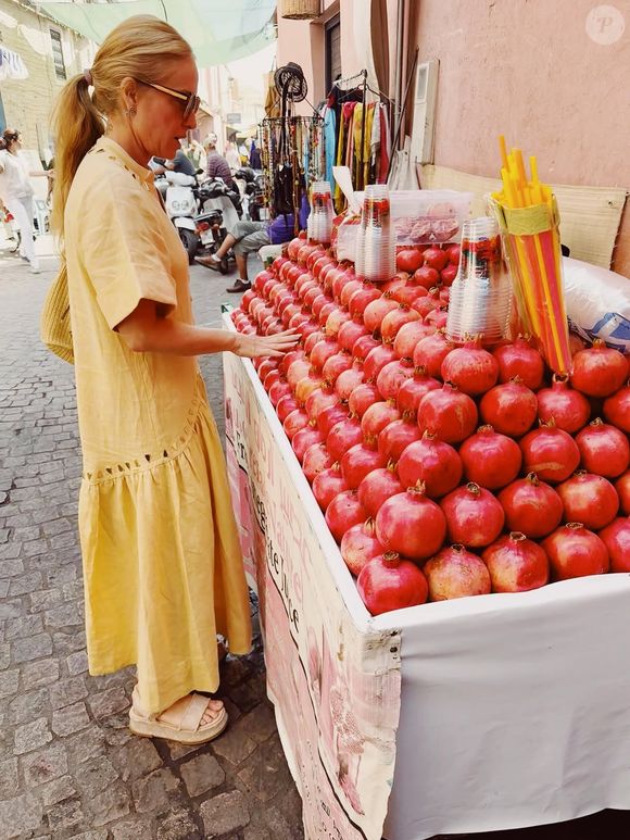 Na linha casual colorida, teve vestido amarelo vibrante com modelagem soltinha e mangas curtas, perfeito para dias ensolarados