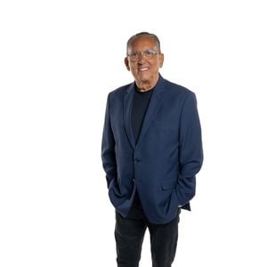 Galvão Bueno está bem, lúcido e conversa com as pessoas