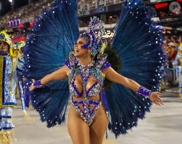 Muitas famosas recorrem a procedimentos estéticos no Carnaval para chegar com tudo na avenida