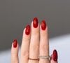 Nail art em vermelho é aposta certeira para quem quer começar 2026 com energia, coragem e estilo