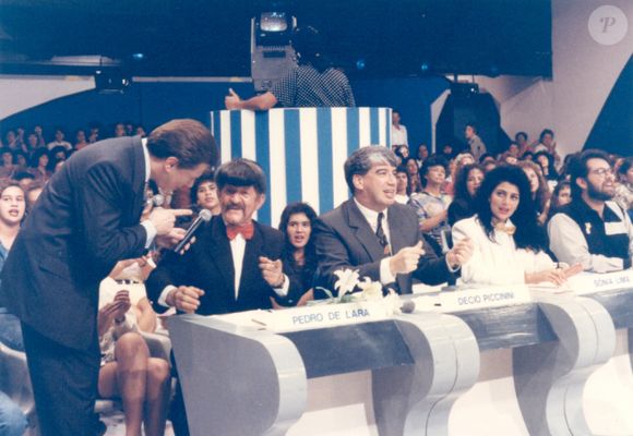 Pedro de Lara, morto em 13 de setembro de 2007, em decorrência de um câncer de próstata, trabalhou anos com Silvio Santos
