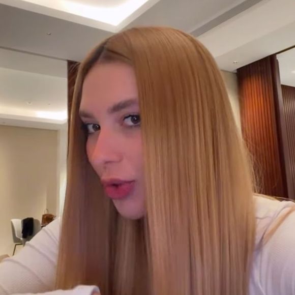 Virgínia contou ter gostado do resultado dos fios, mas acredita que terá problema para recuperar a cor dos cabelos