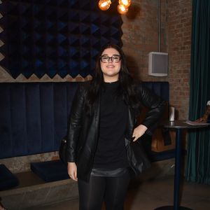 Filha de Jayme Monjardim, Maysa chama atenção pela altura e também pela voz parecida com a da avó Maysa