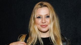 Eu dormi tanto assim? Patrícia de Sabrit e filho de 18 anos fazem rara aparição juntos em noite de teatro. Fotos!