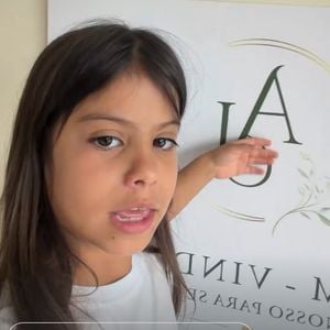 Filha mais velha de Arthur Aguiar, Sophia deu pistas que o pai e Jheny Santucci podem ter reatado o casamento