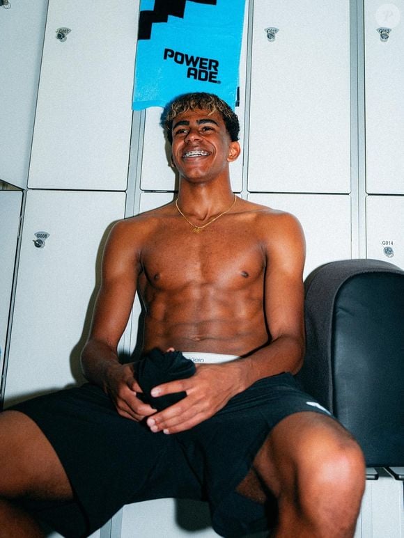 Lamine Yamal faz sucesso com seu corpo definido