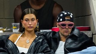 Do nada! Justin Bieber manda recado em português após rumores de divórcio com Hailey: 'Crise que fala, né?'