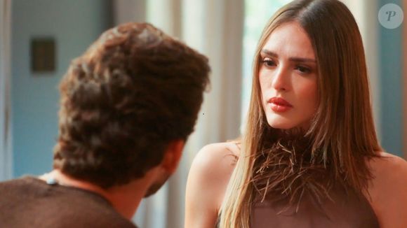 Fechando a lista, Naiane surge com um vestido da Zara, modelo "Halter dress with feathers", que apesar de indisponível atualmente, teve preço identificado em € 69,95, cerca de R$ 416,37, segundo apuração do Purepeople