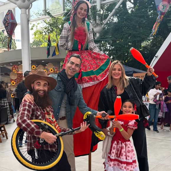 Este sábado (07) foi dia de Ticiane Pinheiro e a família completa curtirem uma festa junina na escola da filha Manuella