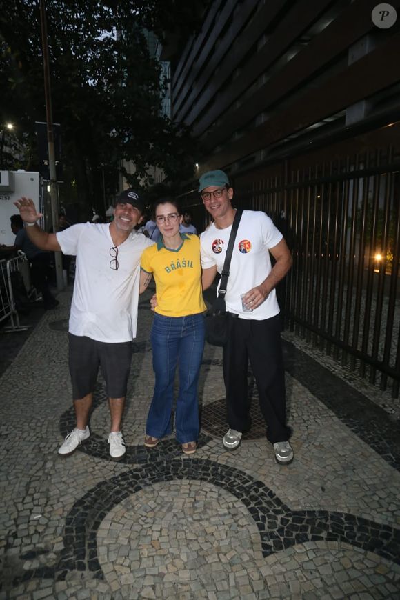 Marjorie Estiano usou a camisa do Brasil no Ato Musical pela Democracia, em Copacabana
