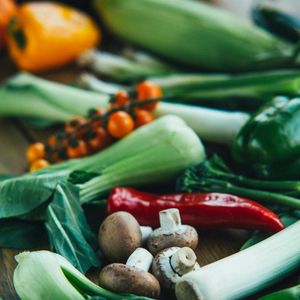 Salada do Benny é a favorita do seu filho e leva ingredientes deliciosos como o brócolis e cogumelo shiitake