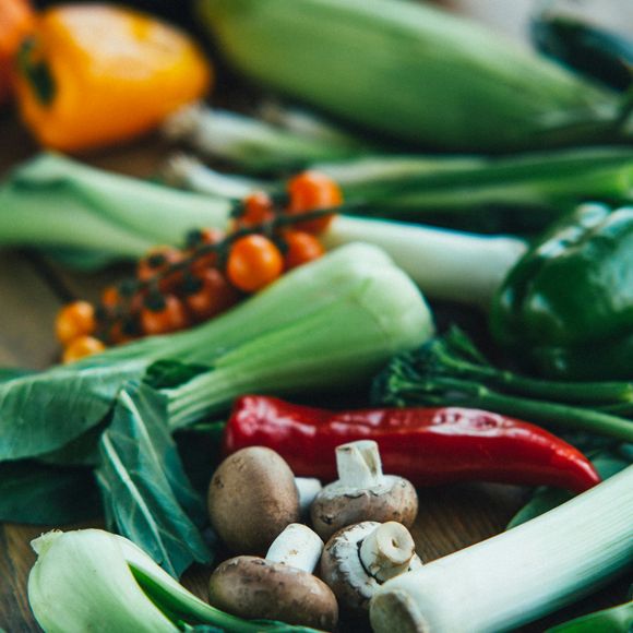 Salada do Benny é a favorita do seu filho e leva ingredientes deliciosos como o brócolis e cogumelo shiitake