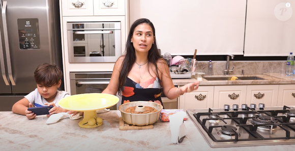 Depois de cerca de 40 minutos assando, o bolo está pronto e muito saboroso