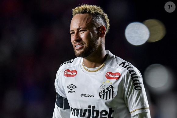 Neymar, acusado formalmente de agressão por Robinho Jr., pode se complicar com Carlo Ancelotti na convocação para a Seleção