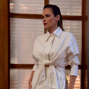 Look de Ana Paula Renault no ‘Mais Você’: a blusa e a calça recebem o nome de Papermoon e são feitas em algodão off white e textura empapelada