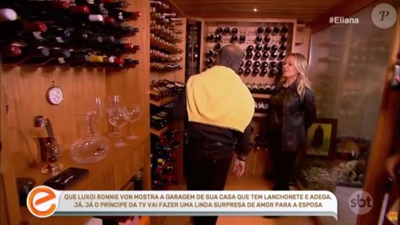 Casa de luxo de Ronnie Von: adega pode comportar até 4 mil garrafas de vinho, como apresentador mostrou a Eliana na época da apresentadora no SBT
