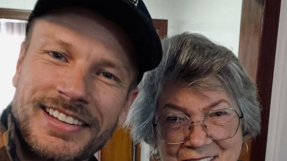 'Nunca vou esquecer': Rodrigo Hilbert quebra silêncio uma semana após morte da mãe e revela fotos inéditas em família