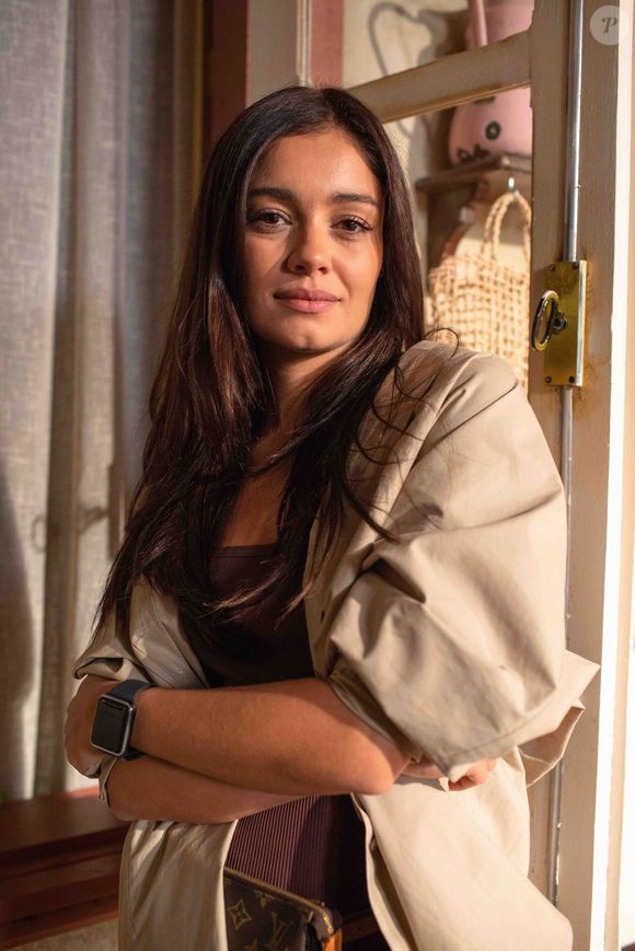 "Para mim foi um pouco chocante. Eu já tinha minha rotina, minha vida, meus amigos, eu meio que recomecei tudo nessa chegada. Tive que reaprender a ler e escrever", disse Sophie Charlotte no 'Sem Censura'