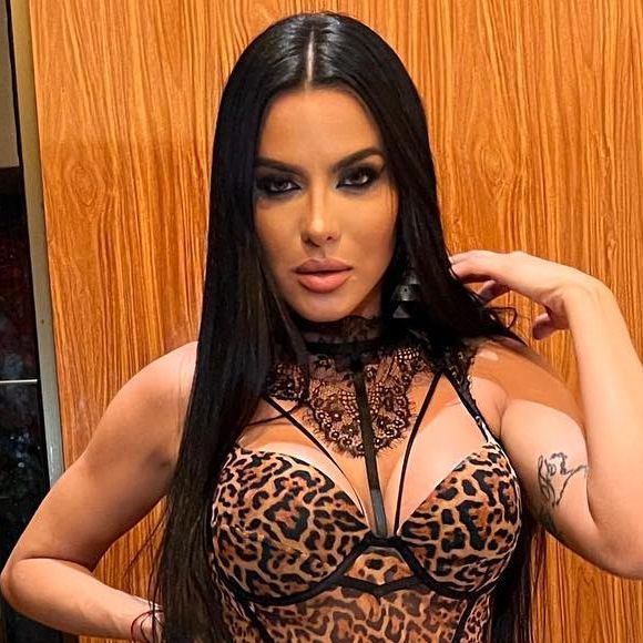 Tamires Assis atualmente tem 35 anos e é adepta de procedimentos estéticos no rosto e corpo