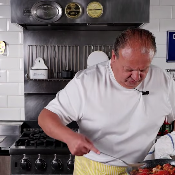 A receita fica deliciosa e é uma excelente opção para variar o frango na dieta
