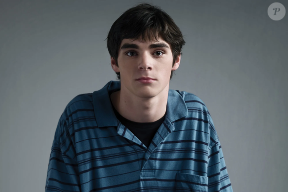 Antes de conquistar reconhecimento internacional com 'Breaking Bad', RJ Mitte teve sua primeira audição em Los Angeles para uma campanha de conscientização contra a metanfetamina. Segundo a revista People, o ator contou a história durante uma participação no podcast Joe Vulpis, em 5 de outubro, e brincou com a coincidência envolvendo a série que o tornou famoso
