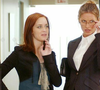 O humor ácido de Emily ajuda a revelar os bastidores competitivos e exaustivos do universo fashion mostrado no filme
