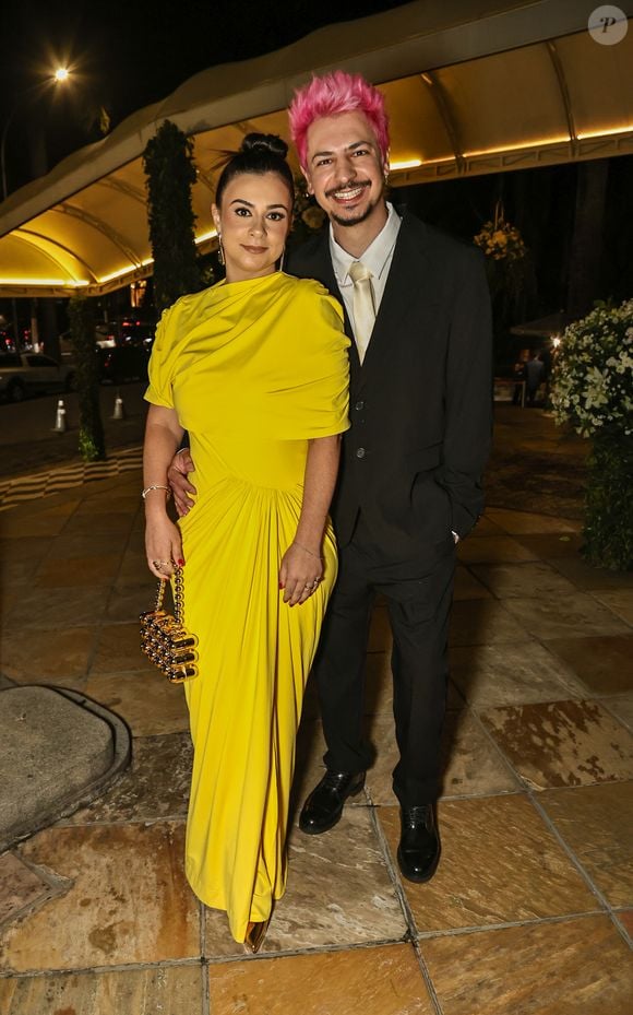 Leko, ao lado da esposa, compareceu ao casamento do irmão de Thiago e Geórgia Fröhlich na Paróquia Nossa Senhora do Brasil,