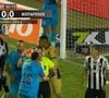 O gol de Neymar foi anulado e o jogador levou cartão vermelho