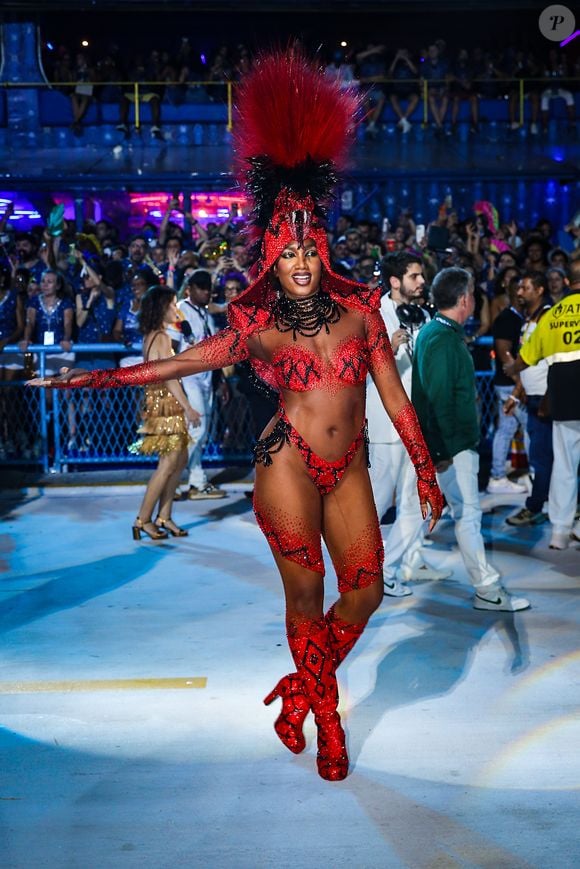 Iza afinou o shape nos últimos meses