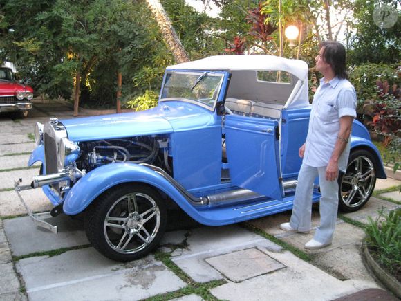 Roberto Carlos é proprietário de uma réplica exata do Calhambeque de 1933