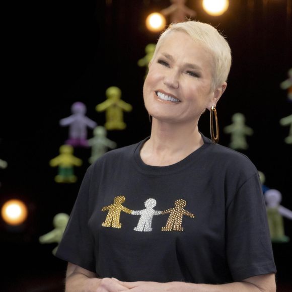 Xuxa fez transplante capilar no ano passado por conta da alopecia