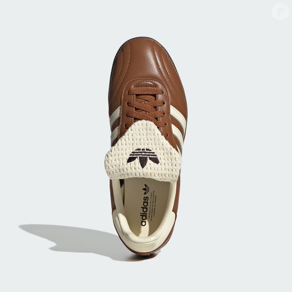 O novo modelo da adidas mostra que o 'tênis de avó chic' virou tendência: o Samba Língua Longa domina looks sofisticados nos dias frios e chuvosos