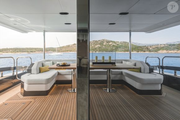 Interior do iate de Cristiano Ronaldo reforça conceito de mansão flutuante com alto padrão de luxo