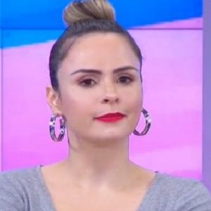 Ana Paula Renault trabalhou como apresentadora do SBT no 'Fofocalizando', contudo acabou demitida em ordem de Silvio Santos