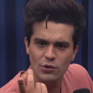 Luan Santana ficou impressionado ao conhecer a casa de Luciano Huck e, em entrevista ao podcast Flow, afirmou que a residência era a "mais bonita que ele já viu na vida". O cantor destacou o jardim, a floresta, a Pedra da Gávea e a vista para o mar