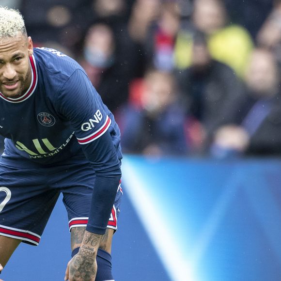 Neymar pode comprar mansão de R$ 35 milhões com adega, 11 suítes e 2.800 metros quadrados, uma vez que procura casa no Morro de Santa Terezinha