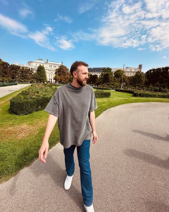 O apresentador e fundador do blog Morri de Sunga Branca, Thiago Pasqualotto, garante saber quem foi a pessoa que espalhou a falsa fofoca para colunistas