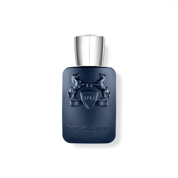 Layton – Parfums de Marly - intenso e sofisticado, a fragrância mistura notas frutadas, florais e especiadas, finalizando com baunilha e sândalo. O frasco de 75 ml custa cerca de € 225, aproximadamente R$ 1.371,17