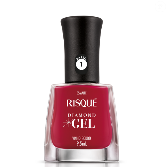 Esmalte vermelho bordô é opção chique e sofisticada