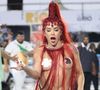 Na sequência, foi a vez da Mocidade Independente de Padre Miguel, que em 2026 presta homenagem a Rita Lee com o enredo Rita Lee, a Padroeira da Liberdade. Fabíola de Andrade, rainha de bateria da verde e branca desde 2024, apostou em um look vermelho impactante, performático e nada óbvio