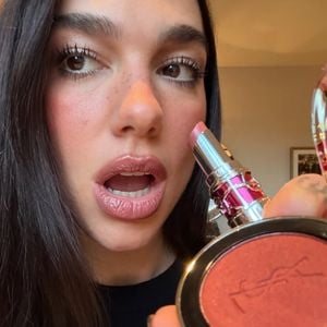 Segundo a Rolling Stone EUA, a cantora tomou conhecimento do uso indevido de sua imagem apenas em junho de 2025, quando fãs começaram a comentar nas redes sociais sobre a chamada 'Caixa de TV da Dua Lipa', associando sua presença nas embalagens à decisão de compra