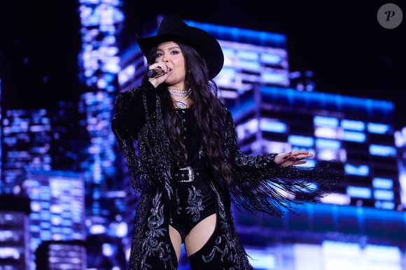 Maraisa preferiu traia preta com franjas em all black para show na Festa do Peão de Barretos 2025