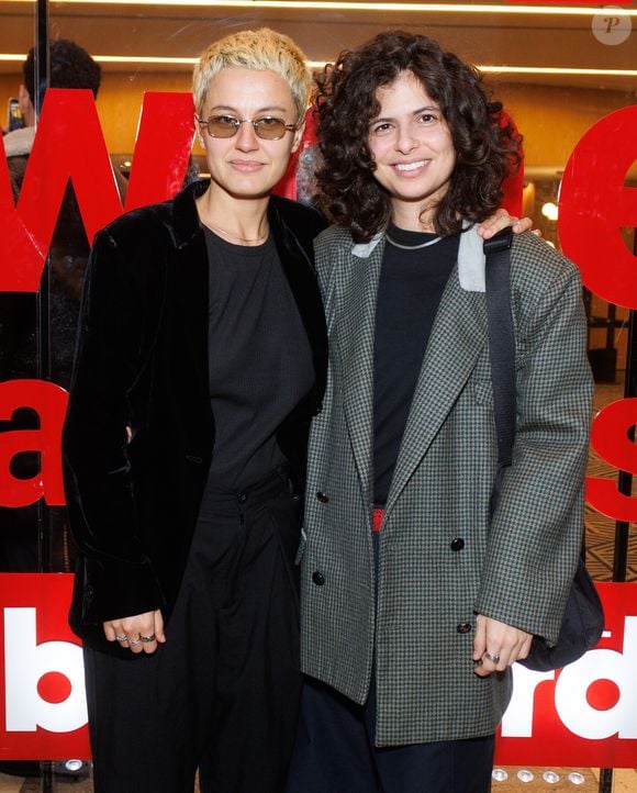 Julia Anquier e Maria Beraldo exibiram os looks estilosos no red carpet do evento